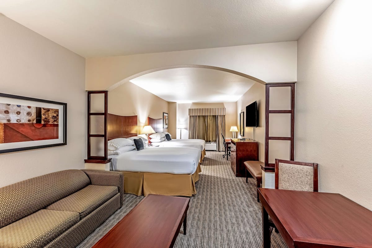Egyptian cotton sheets, premium bedding, in-room safe, desk