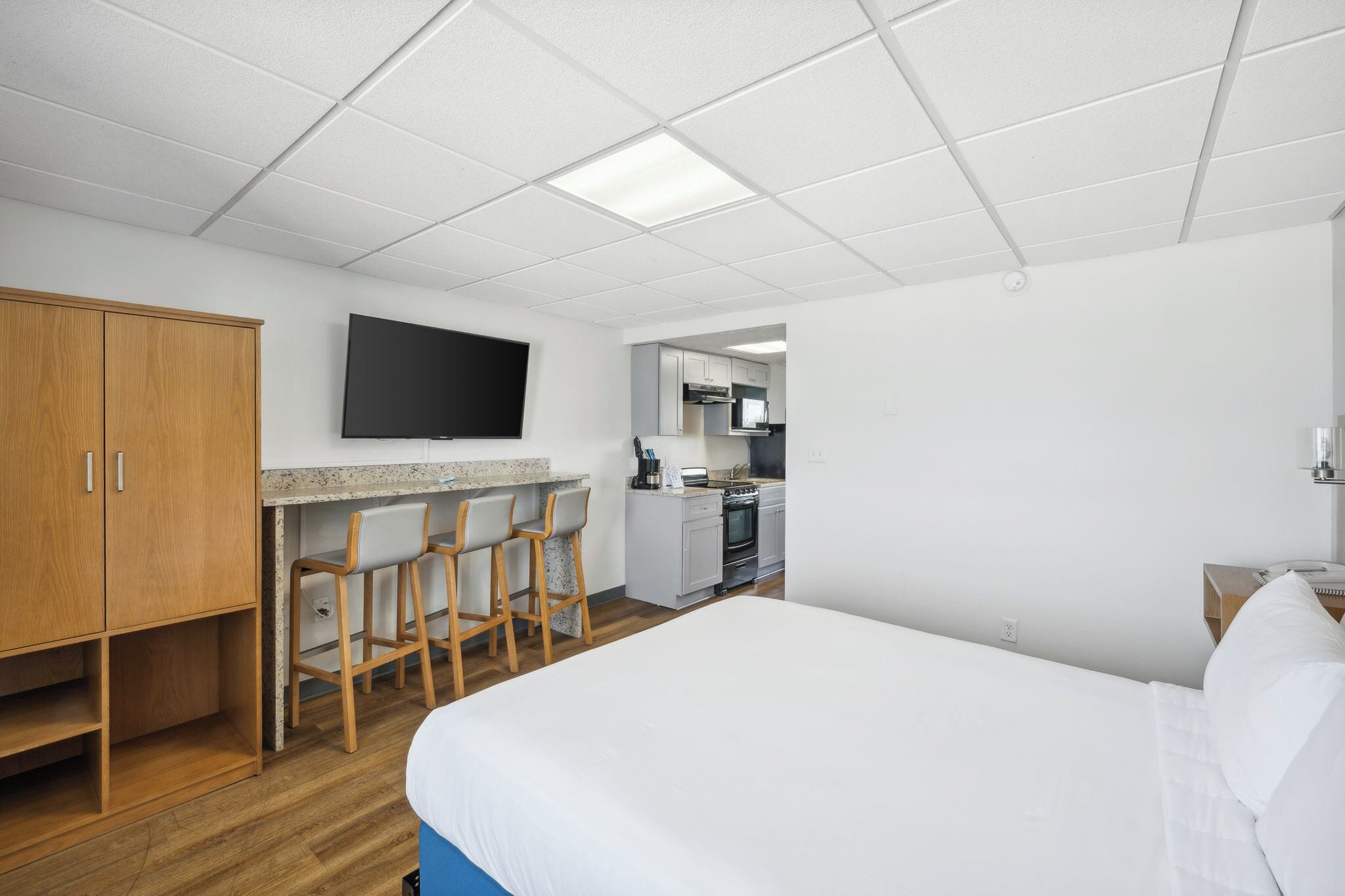 WiFi (free), bed sheets