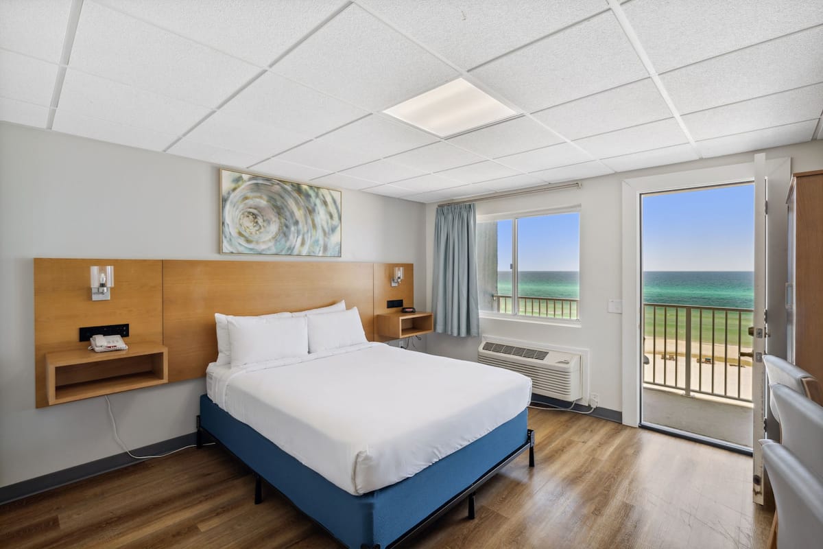 Klassieke kamer, 2 queensize bedden, keuken, aan het strand | Een strijkplank/strijkijzer, gratis wifi, beddengoed