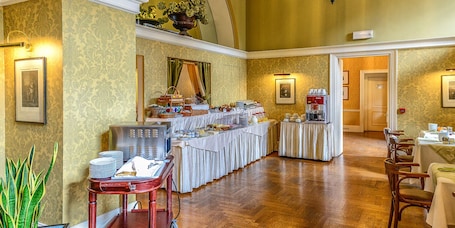 Desayuno buffet incluido todos los días