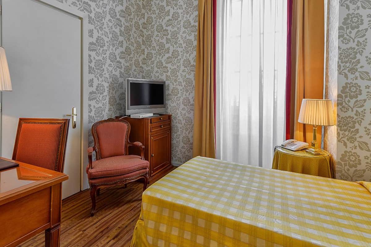 1 bedroom, minibar, desk, soundproofing