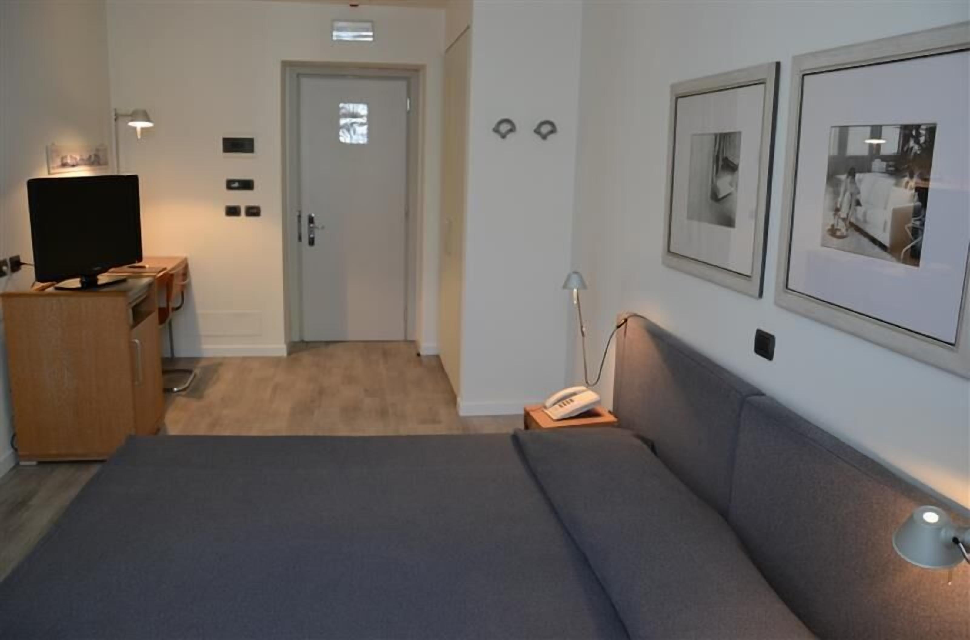 1 bedroom, minibar, desk, soundproofing