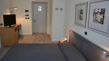 Minibar, desk, soundproofing, free WiFi