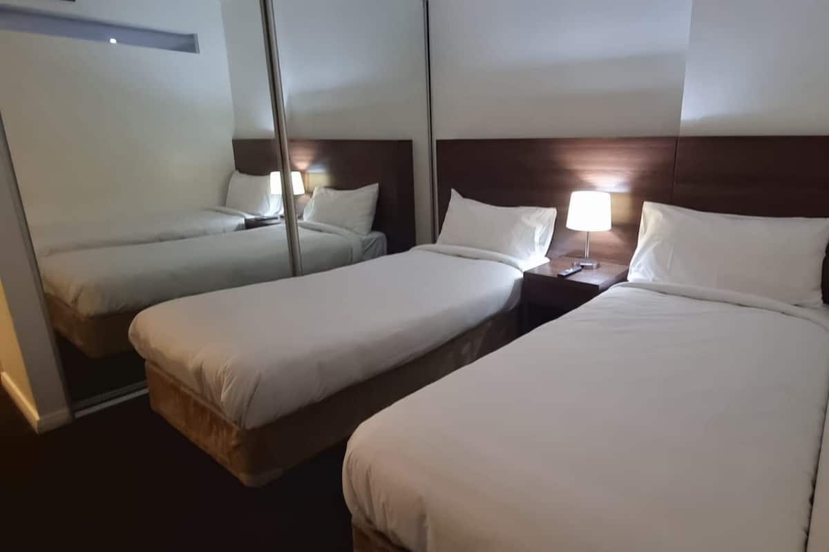 1 chambre, coffres-forts dans les chambres, bureau