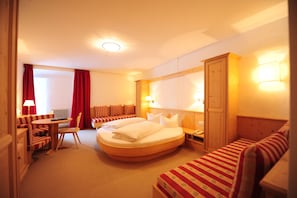 Quadruple Room, 1 Double Bed with Sofa bed, Non Smoking | Premium bedding, in-room safe, individually decorated - Hotel Krone (Matrei am Brenner)