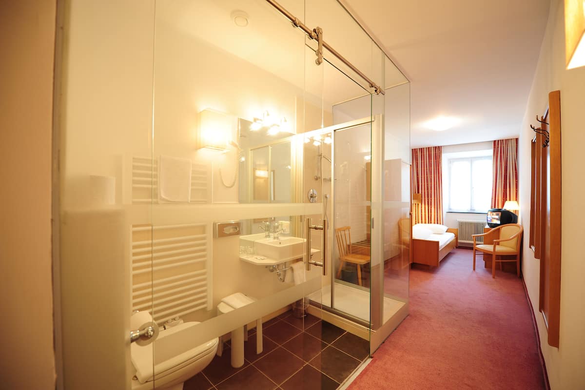 standard single room | bathroom | hair dryer, towels