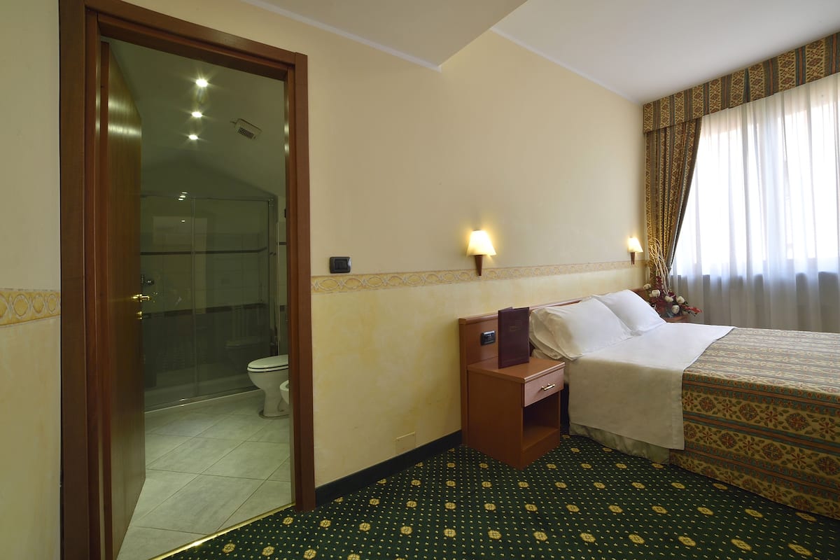 double room | premium bedding, minibar, desk, soundproofing