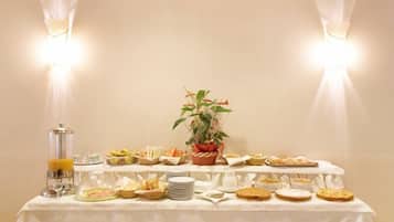 Se ofrece un desayuno bufé (7 EUR por persona)