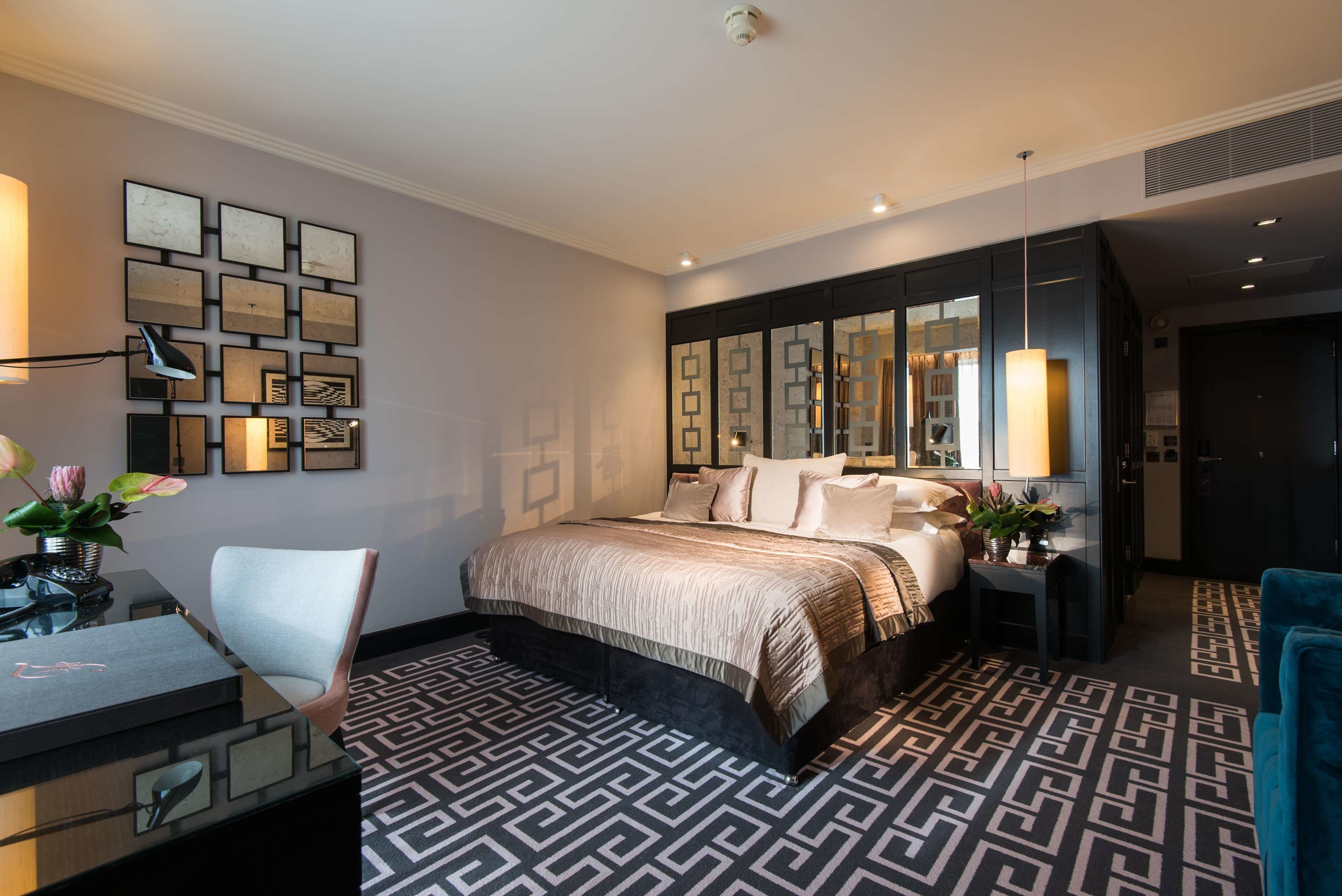 Lakens van Egyptisch katoen, luxe beddengoed, een minibar