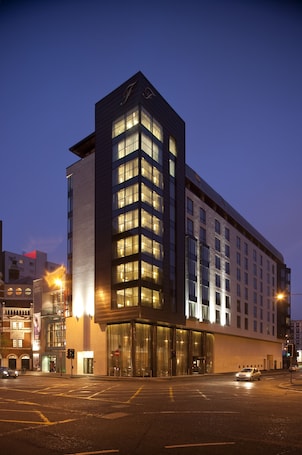 Porch. The Fitzwilliam Hotel Belfast