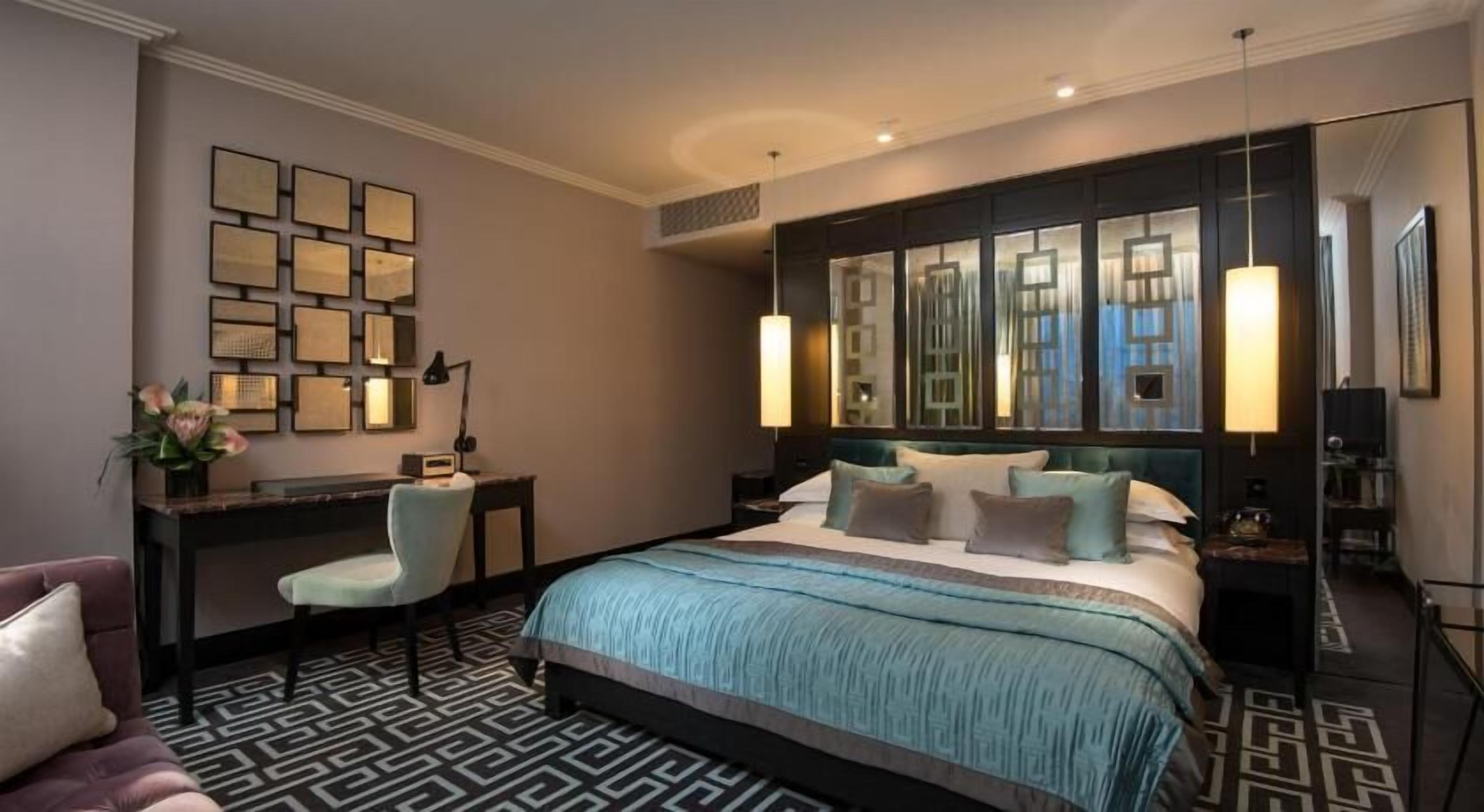 Egyptian cotton sheets, premium bedding, minibar, in-room safe