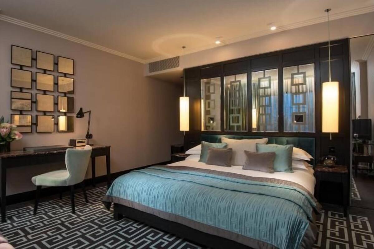 Egyptian cotton sheets, premium bedding, minibar, in-room safe