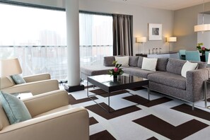 Egyptian cotton sheets, premium bedding, minibar, in-room safe