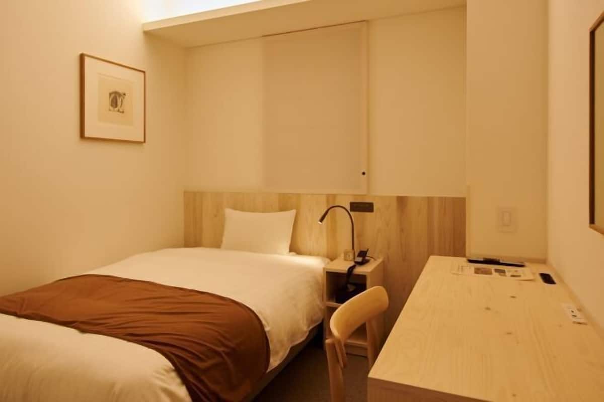 1 bedroom, down duvets, in-room safe, desk
