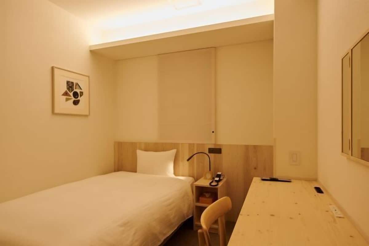 1 bedroom, down duvets, in-room safe, desk