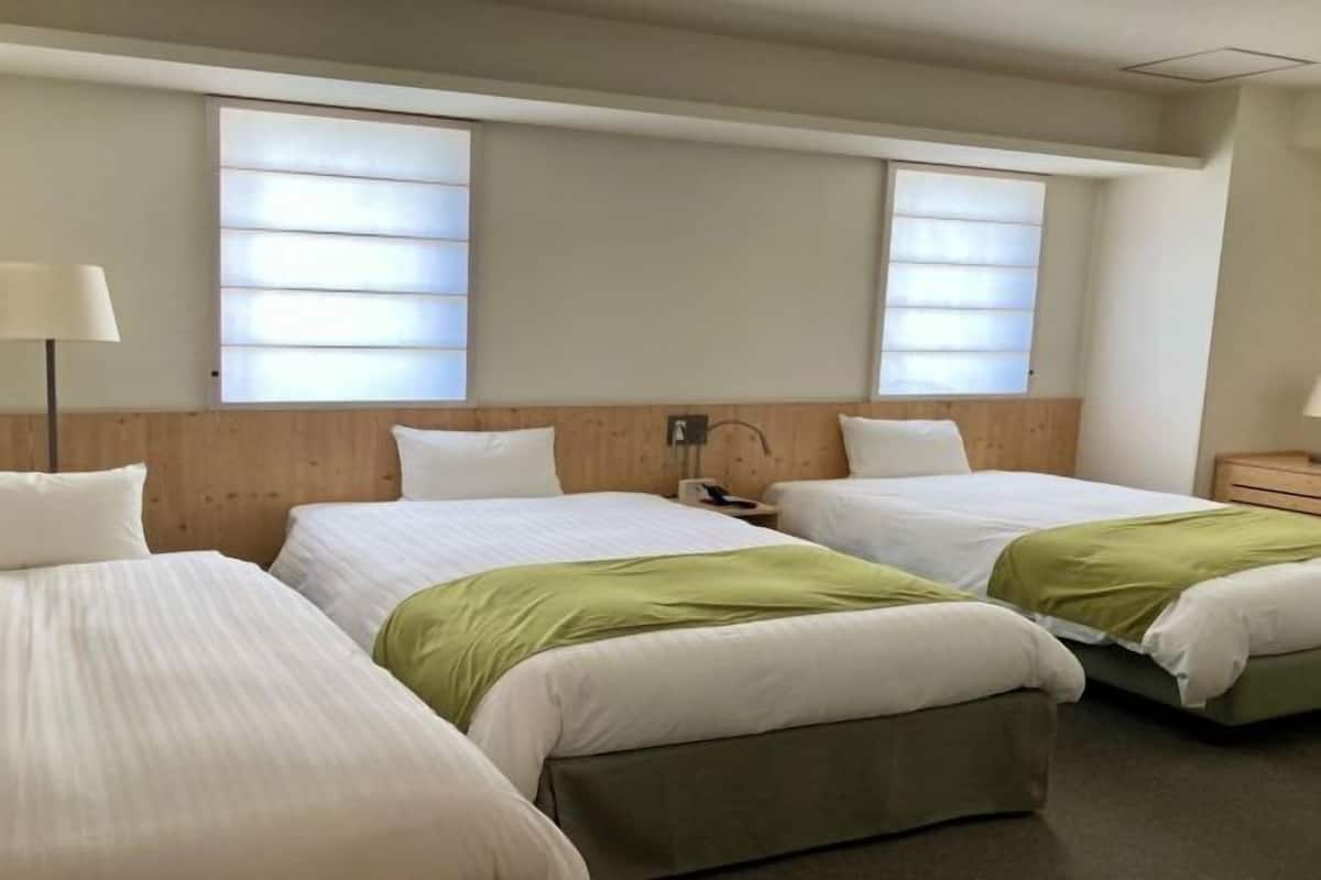 1 bedroom, down duvets, in-room safe, desk