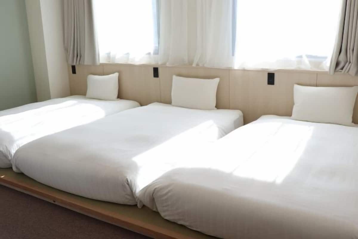 1 bedroom, down duvets, in-room safe, desk
