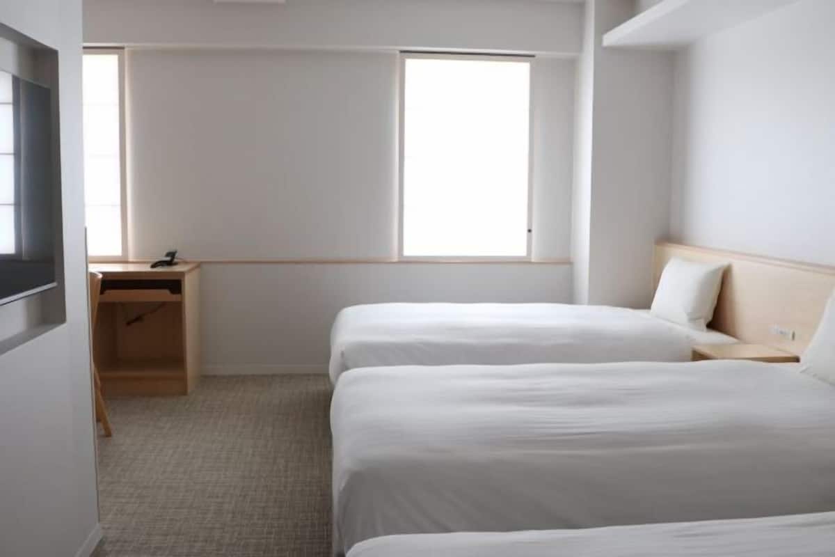 1 bedroom, down duvets, in-room safe, desk