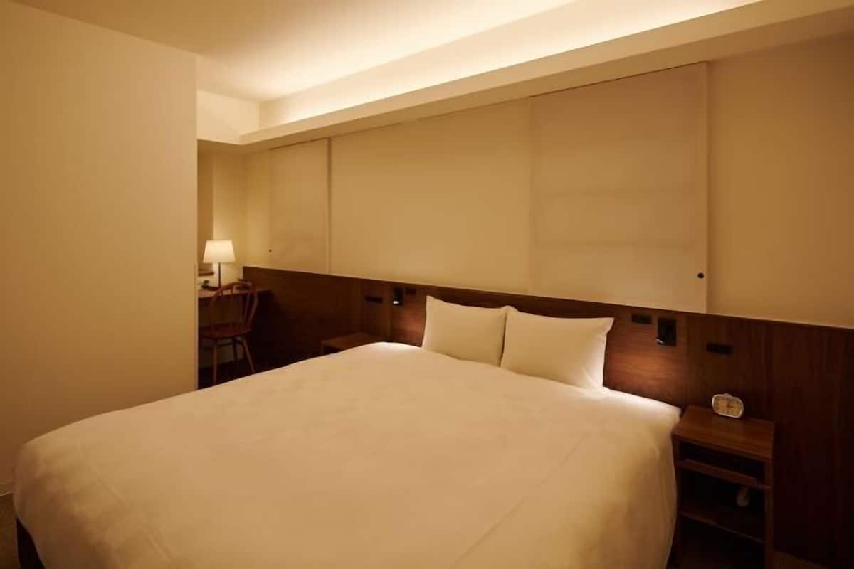 1 bedroom, down duvets, in-room safe, desk
