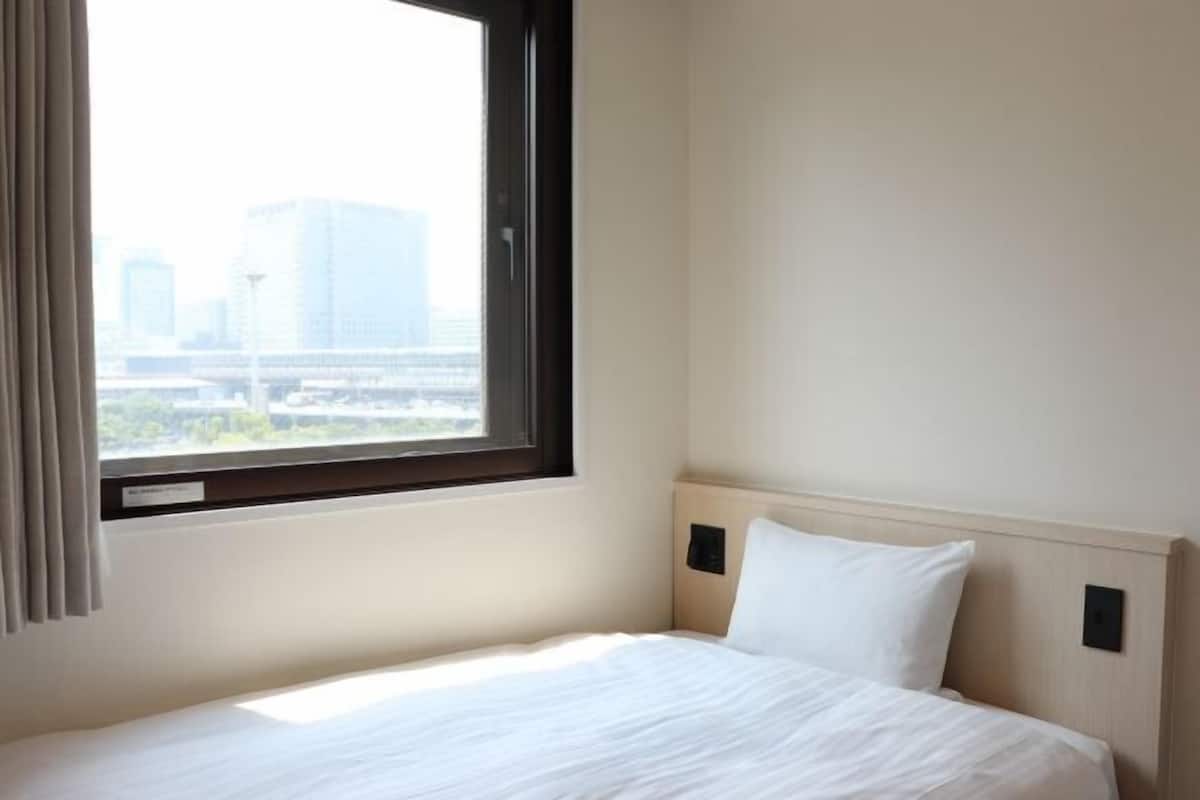 1 bedroom, down duvets, in-room safe, desk