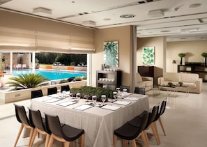 2 restaurants; breakfast, lunch and dinner served  - Elefsina Hotel (Elefsina)
