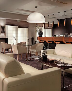 Bar (on property) - Elefsina Hotel (Elefsina)