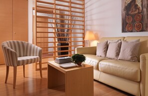 Premium bedding, in-room safe, desk, soundproofing