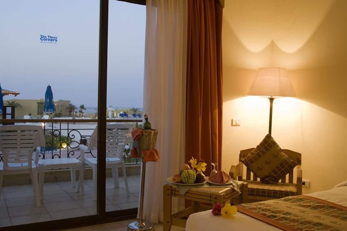 premium single room | minibar, in-room safe, desk, free wifi