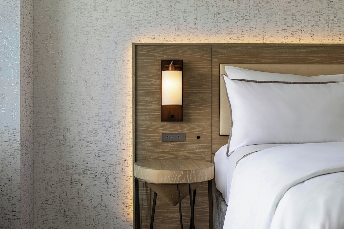 1 soverom, sengetøy av topp kvalitet, dundyner og senger med overmadrass