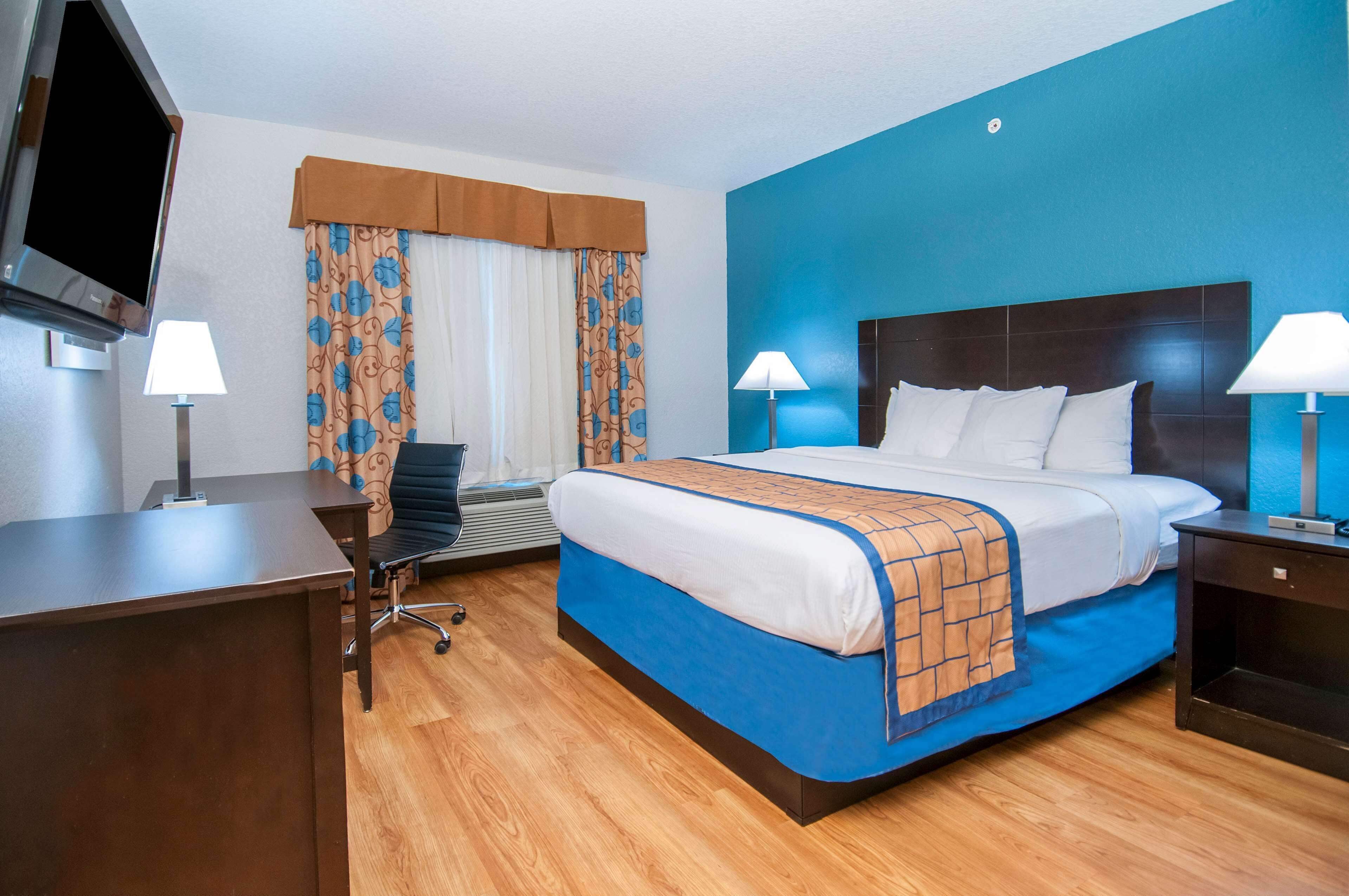 Foto - Days Inn & Suites by Wyndham San Antonio near Frost Bank Center
