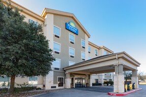 Front of property - Days Inn & Suites by Wyndham San Antonio near Frost Bank Center (San Antonio)