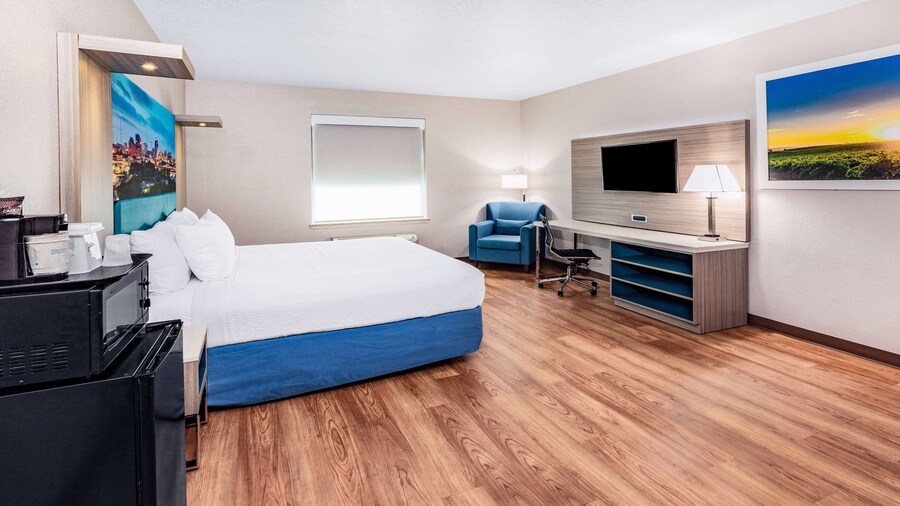 Days Inn & Suites by Wyndham San Antonio near Frost Bank Center