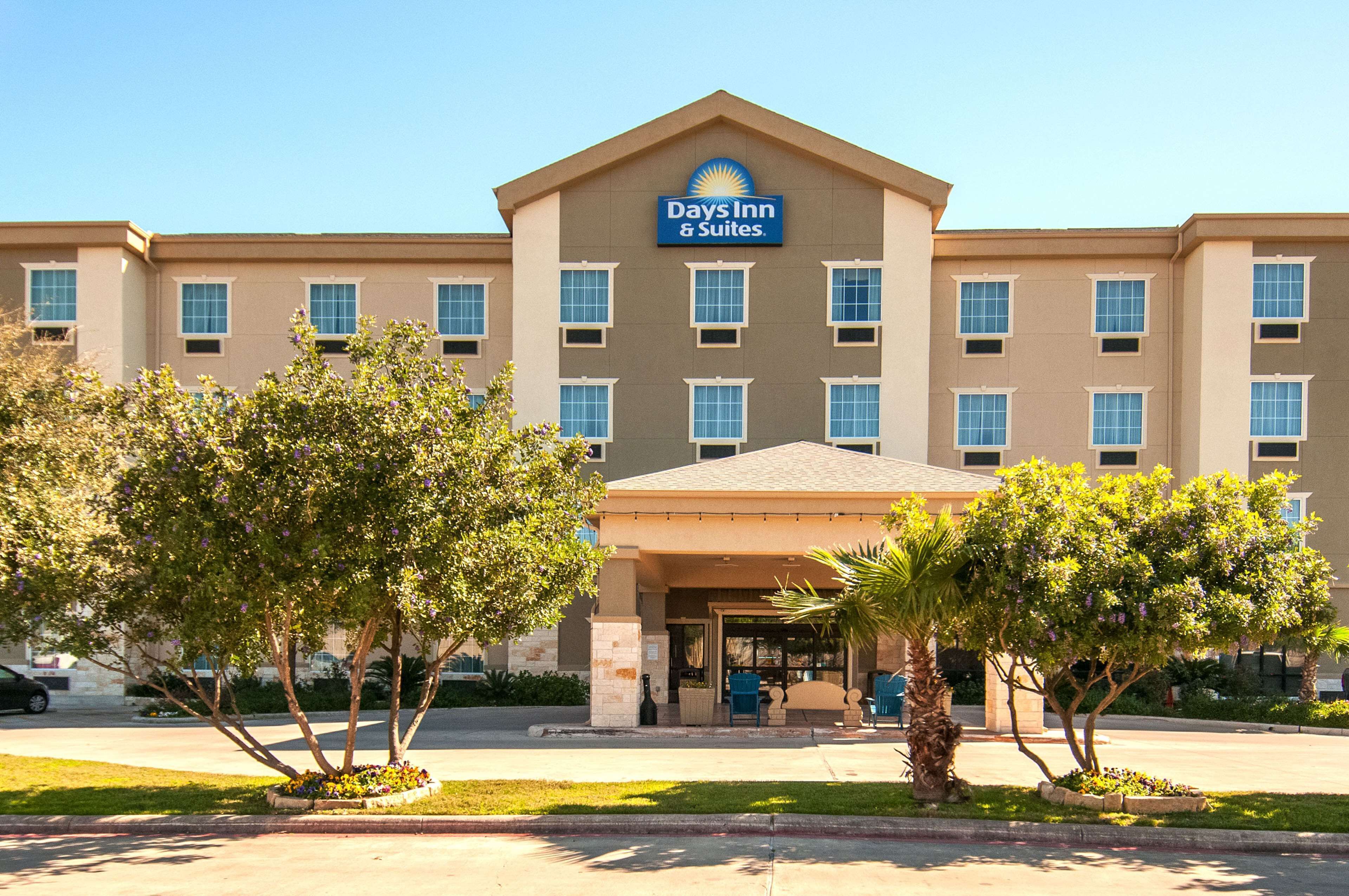 Foto - Days Inn & Suites by Wyndham San Antonio near Frost Bank Center