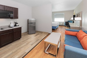 Studio Suite, 1 King Bed, Non Smoking | Pillowtop beds, desk, blackout drapes, iron/ironing board