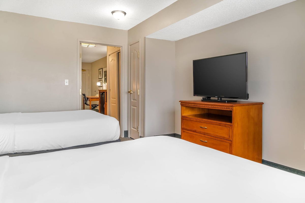 1 bedroom, premium bedding, in-room safe, desk