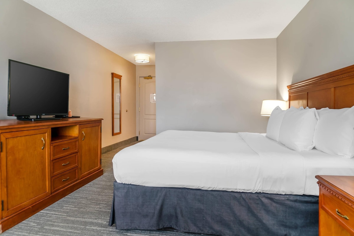 Suite, 1 Bedroom, Non Smoking | 1 bedroom, premium bedding, in-room safe, desk