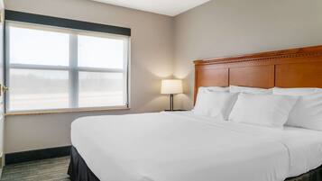 Suite, 1 King Bed, Accessible, Jetted Tub | 1 bedroom, premium bedding, in-room safe, desk