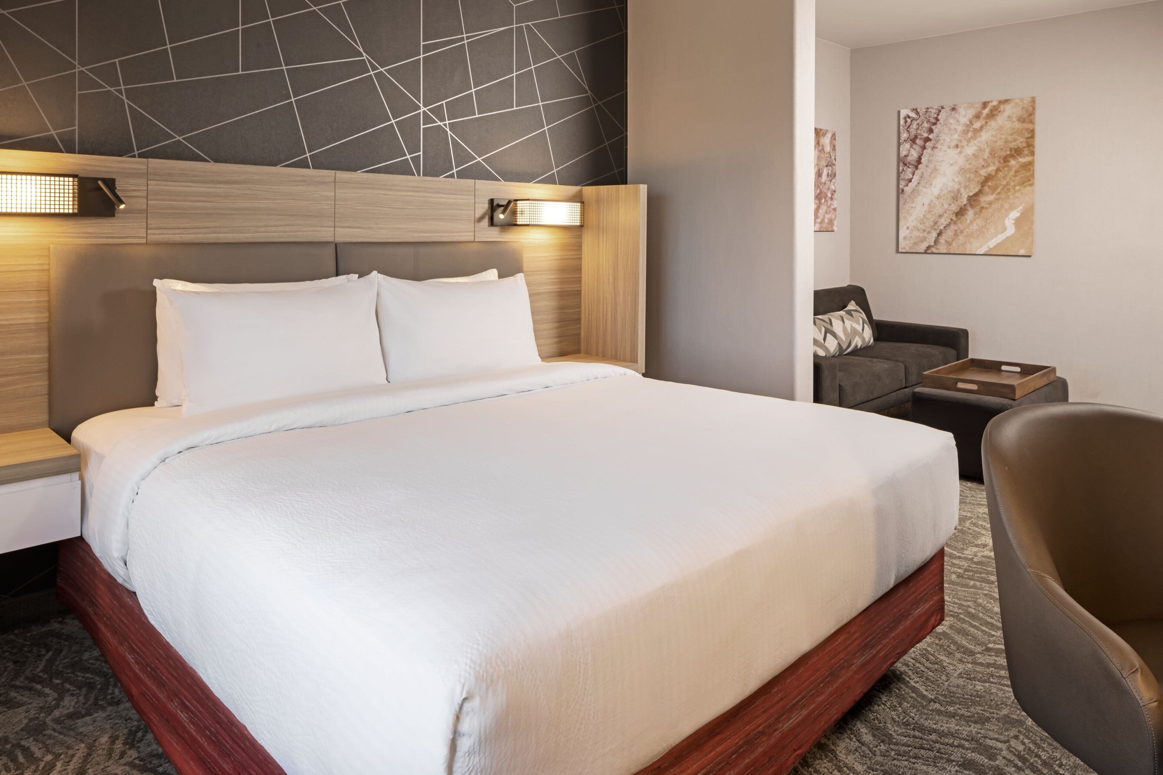 Hochwertige Bettwaren, Pillowtop-Betten, Schreibtisch