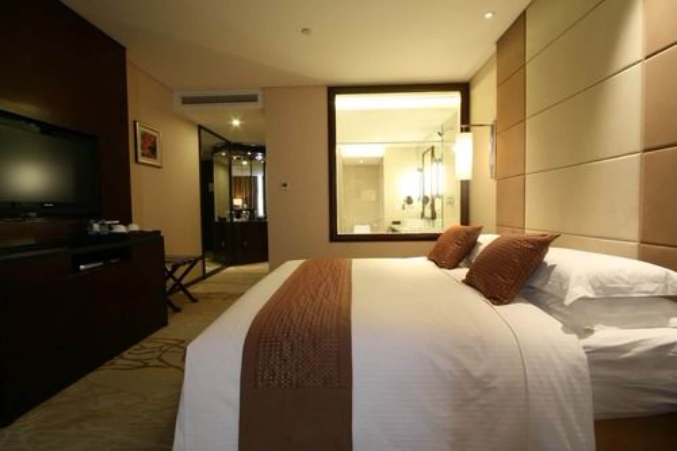 business suite | minibar, in-room safe, desk, iron/ironing board