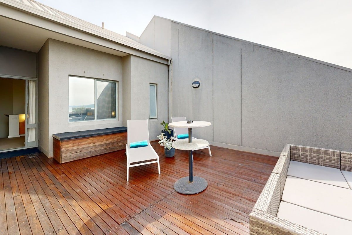 1 habitación, caja de seguridad en la habitación y escritorio