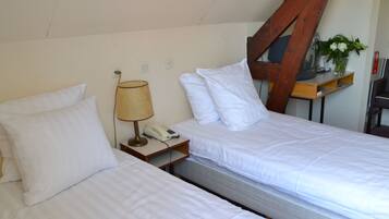 Habitación doble, baño compartido (Budget) | Cunas (de pago), camas supletorias, wifi gratis y ropa de cama