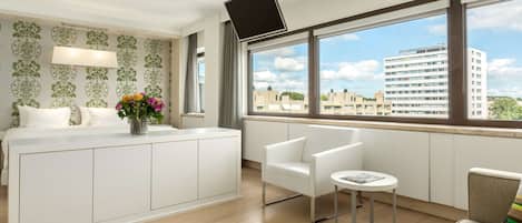 Literie de qualité, lit avec matelas en mousse à mémoire, minibar