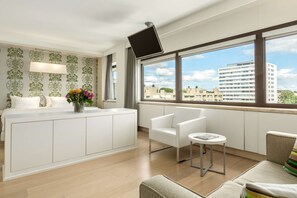 Ropa de cama de alta calidad, colchones con efecto memoria y minibar