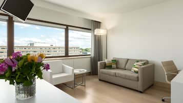 Hochwertige Bettwaren, Betten mit Memory-Foam-Matratzen, Minibar