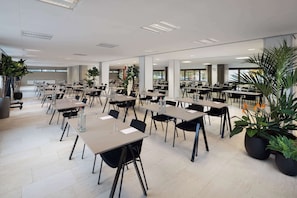 Ropa de cama de alta calidad, colchones con efecto memoria y minibar