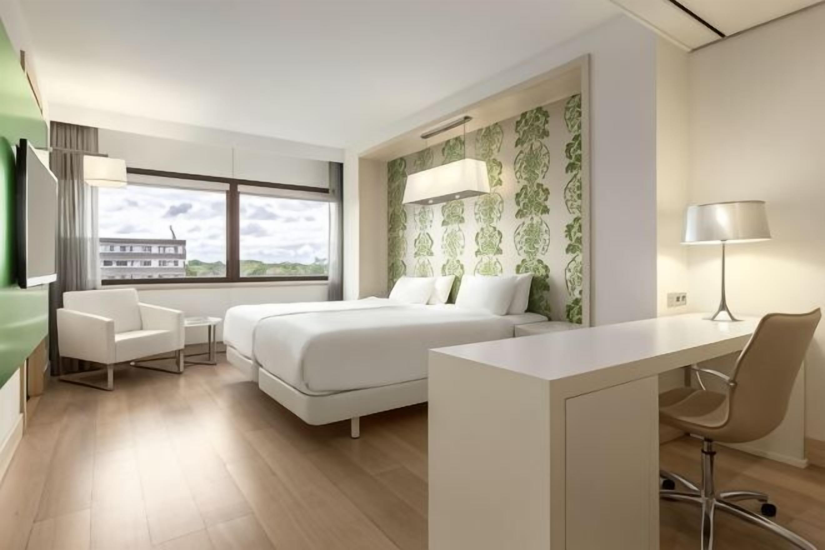 Sengetøy av topp kvalitet, memory foam-senger, minibar og safe på rommet