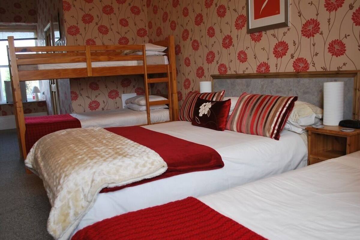 Suite, Ensuite ((2 Adults & 3 Children))