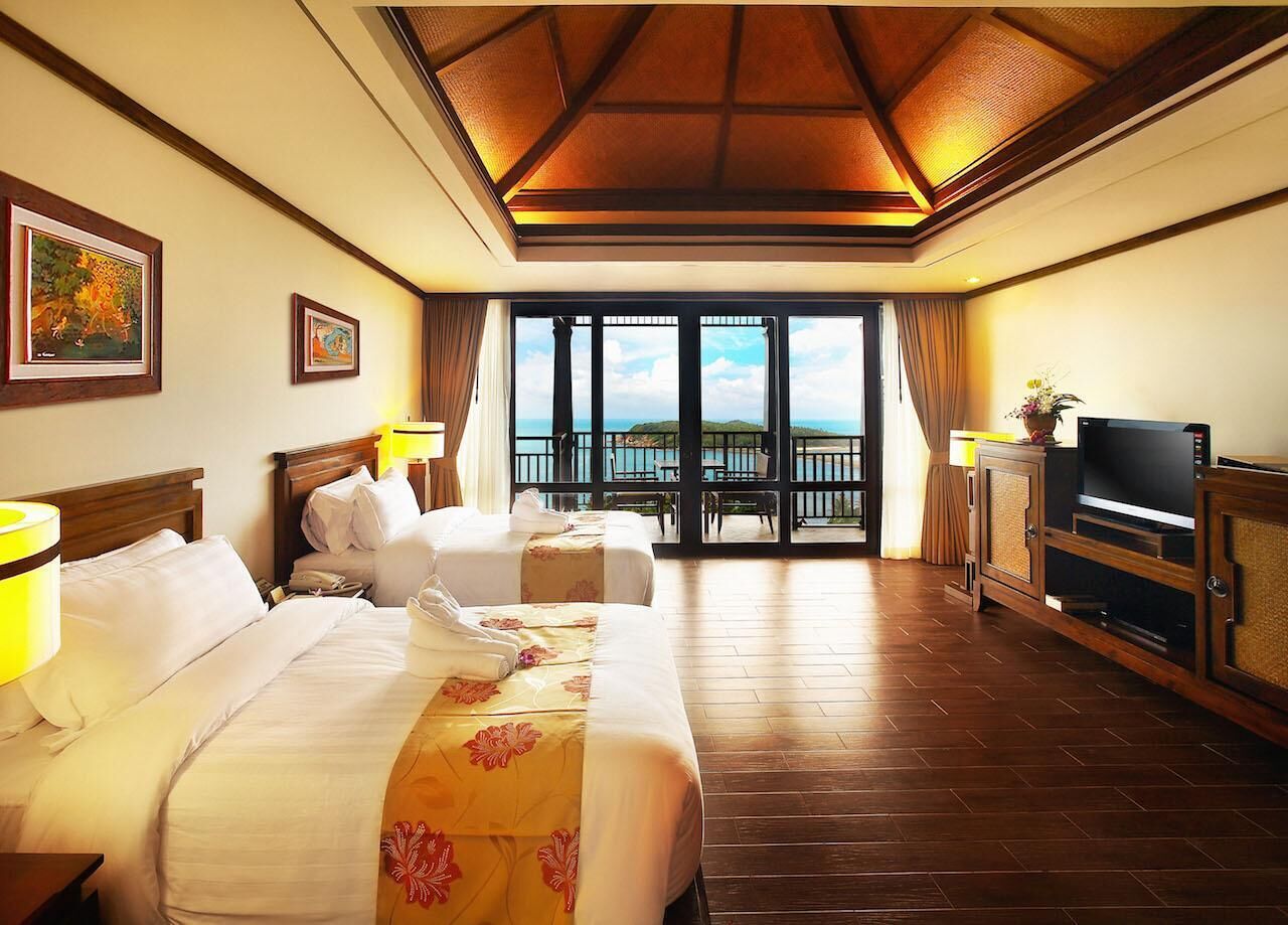 Select Comfort beds, minibar, in-room safe, desk