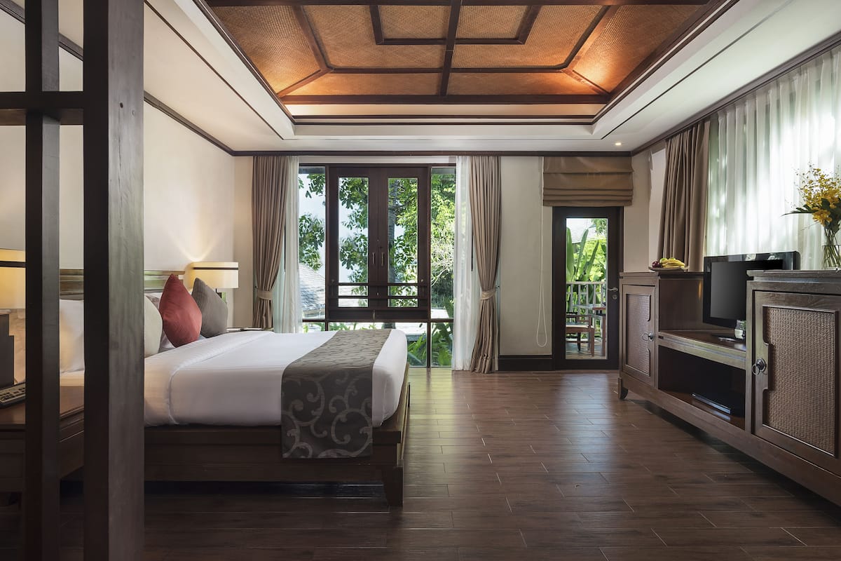Deluxe Hillside | Rúm með Select Comfort dýnum, míníbar, öryggishólf í herbergi, skrifborð