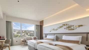 Quarto duplo exclusivo | Cofres nos quartos, escrivaninha, cortinas blackout